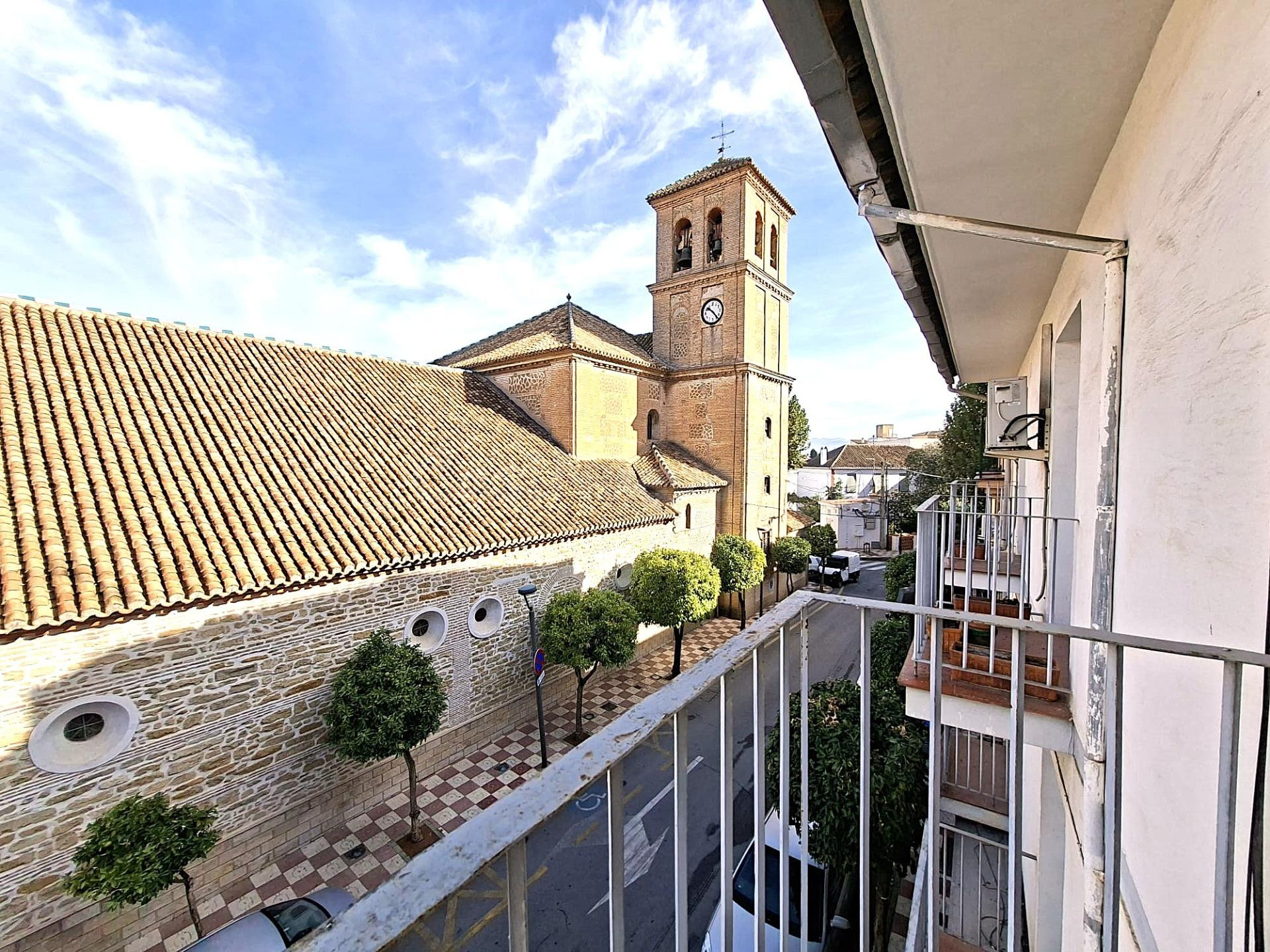 HERMOSO PISO EN EL CENTRO DE CULLAR VEGA! - foto 2