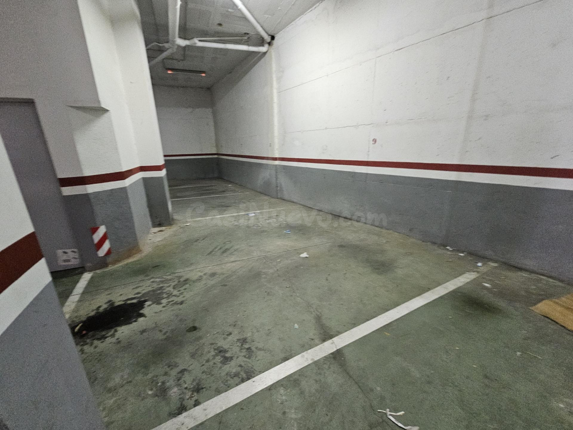 OPORTUNIDAD VENTA LOTE DE 7 PLAZAS DE PARKING Y 3 TRASTEROS  - foto 3