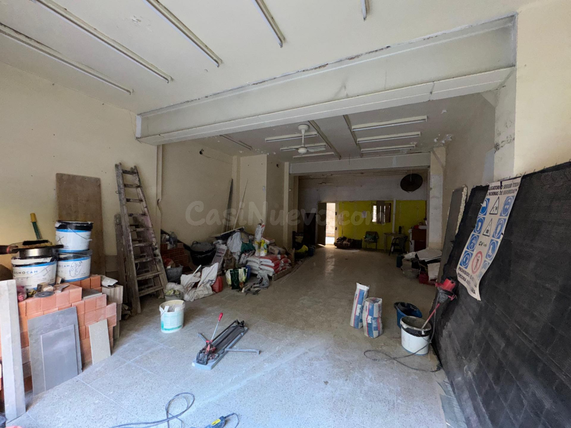 LOCAL COMERCIAL EN VENTA AL INICIO DE CALLE JOVARA CALELLA, 