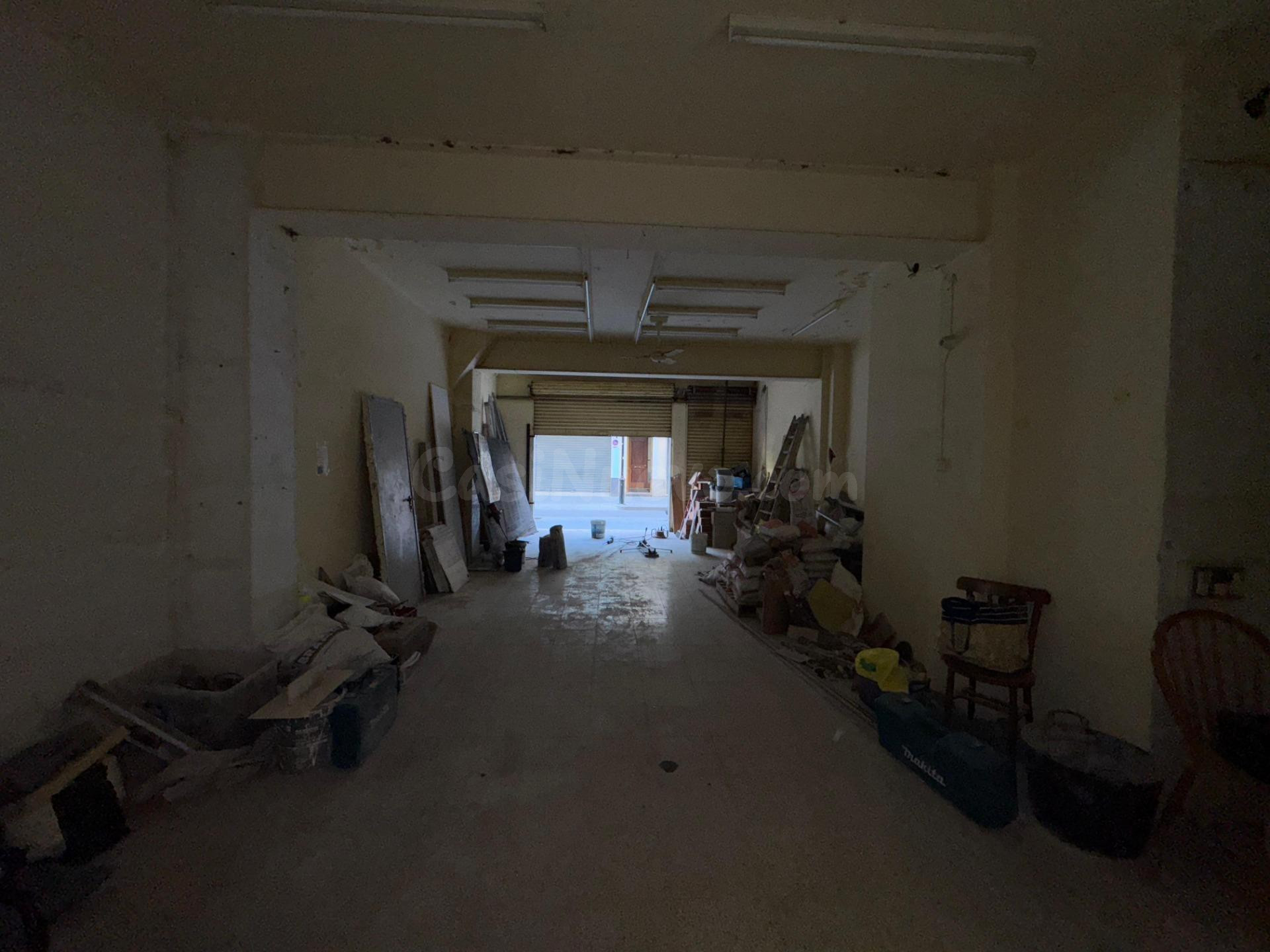 LOCAL COMERCIAL EN VENTA AL INICIO DE CALLE JOVARA CALELLA,  - foto 4