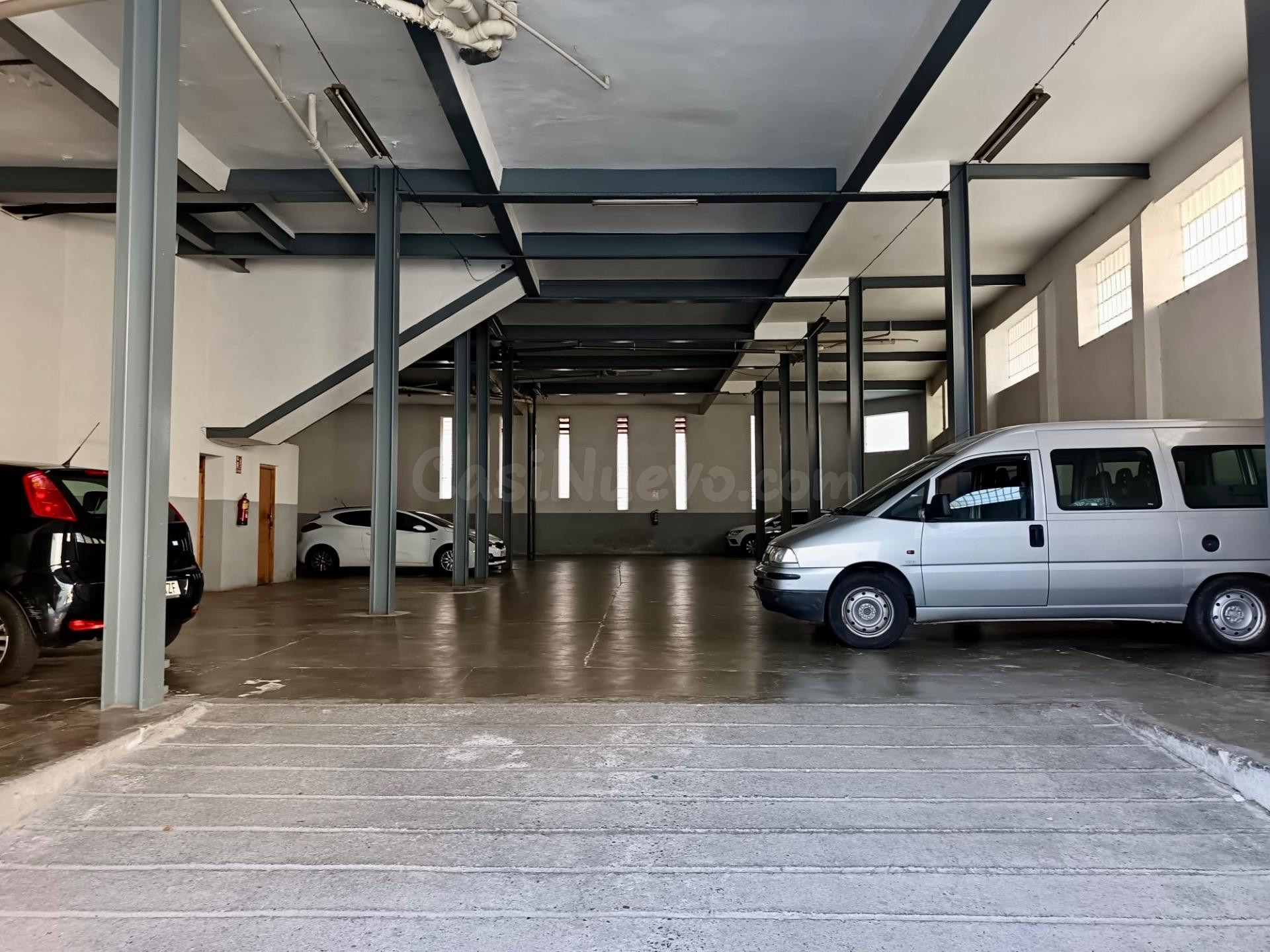 AMPLIO LOCAL COMERCIAL EN VENTA EN CANET DE MAR, BARCELONA - foto 2