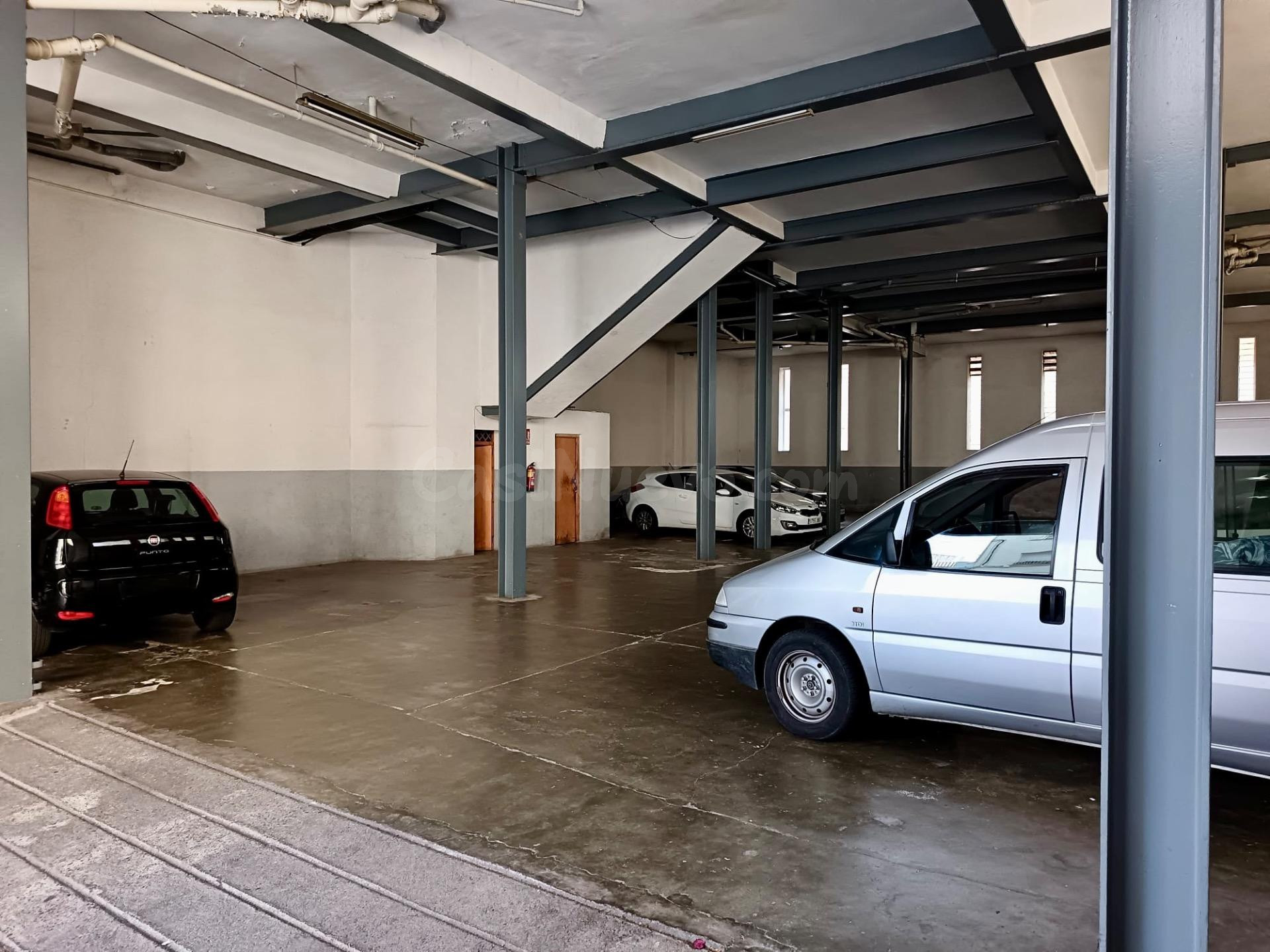 AMPLIO LOCAL COMERCIAL EN VENTA EN CANET DE MAR, BARCELONA - foto 3