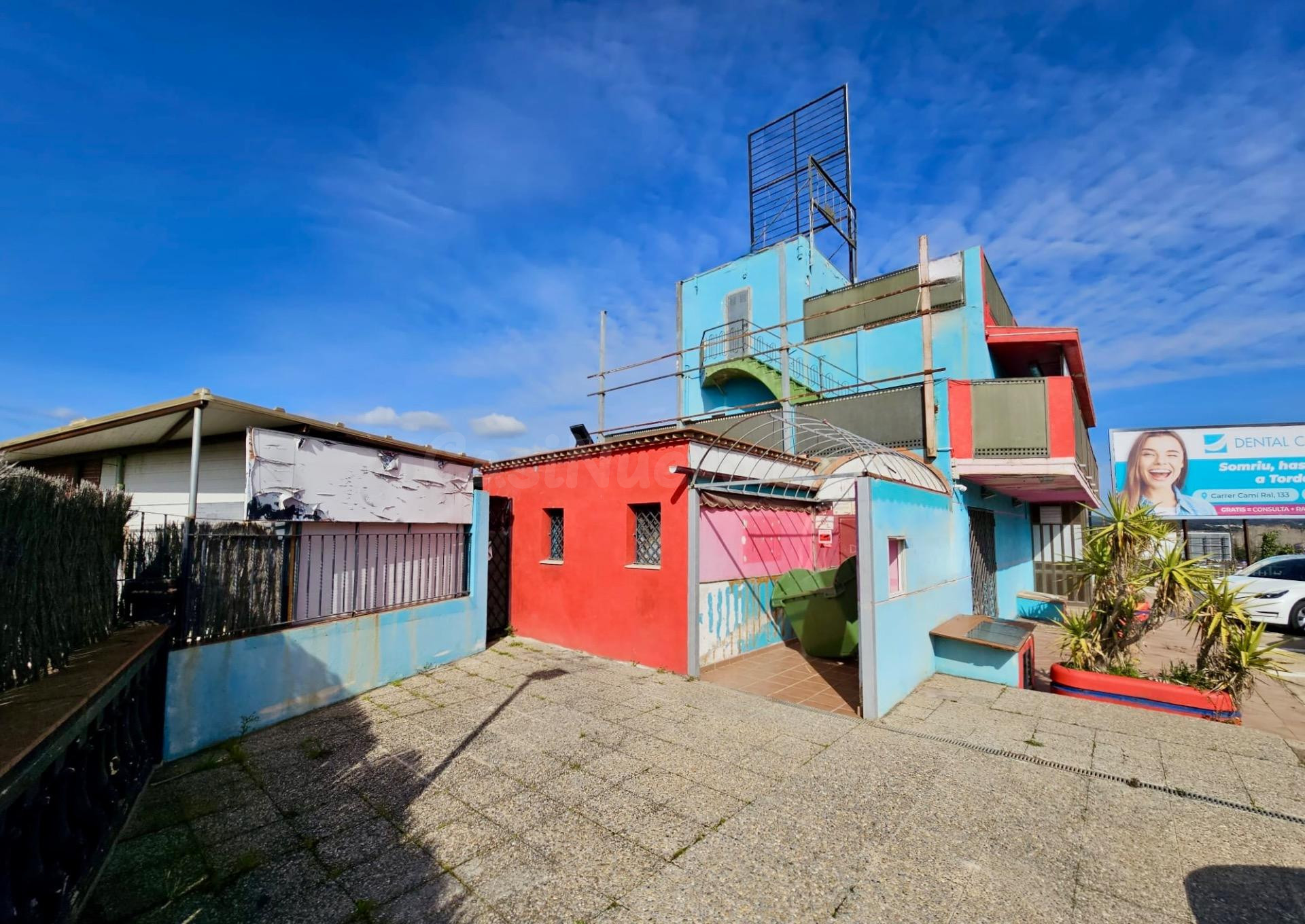 EDIFICIO DE USO MIXTO CON 700m2 CONSTRUIDOS Y 1361 m2 DE PAR - foto 2
