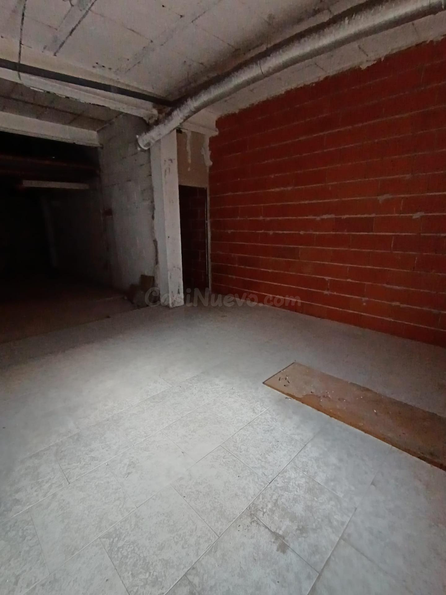 LOCAL DE 100 M2 A LA VENTA EN PINEDA DE MAR CON ALTILLOS Y P - foto 2