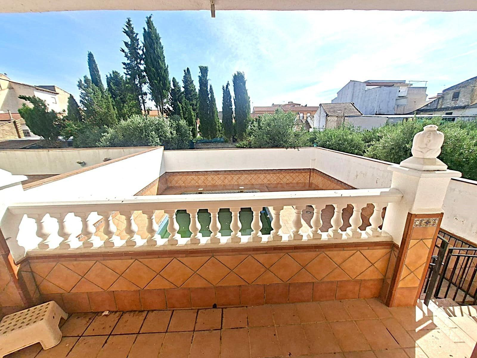 Magnífica Casa Pareada en Hijar con Piscina Privada y Amplio - foto 4