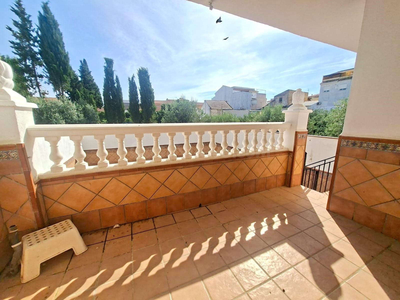 Magnífica Casa Pareada en Hijar con Piscina Privada y Amplio - foto 5