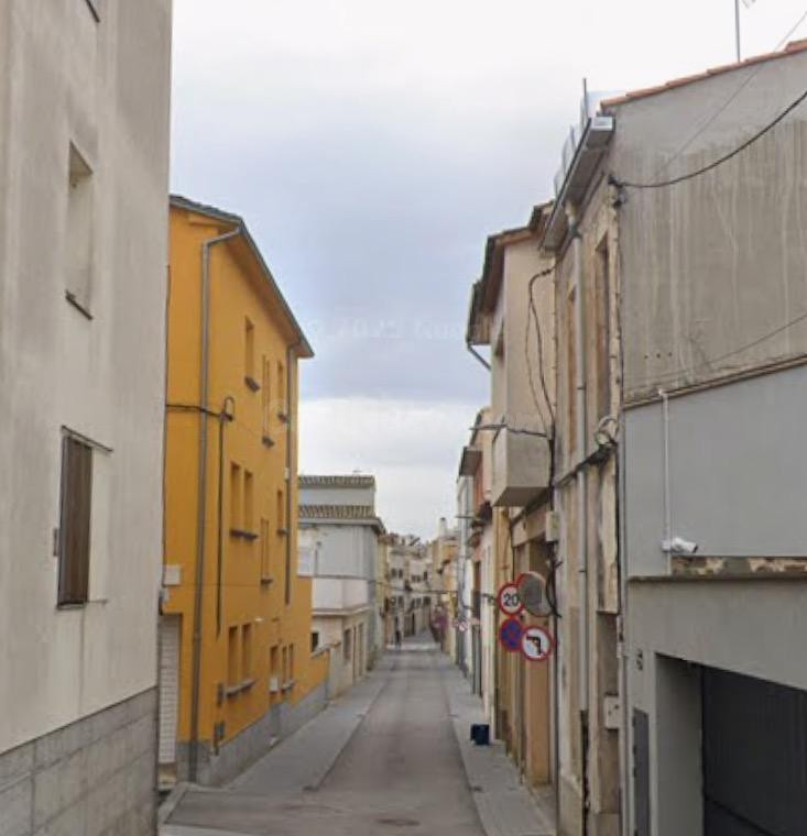 ATENCIÓN INVERSORES, CASA ADOSADA OCUPADA POR PERSONA SIN JU