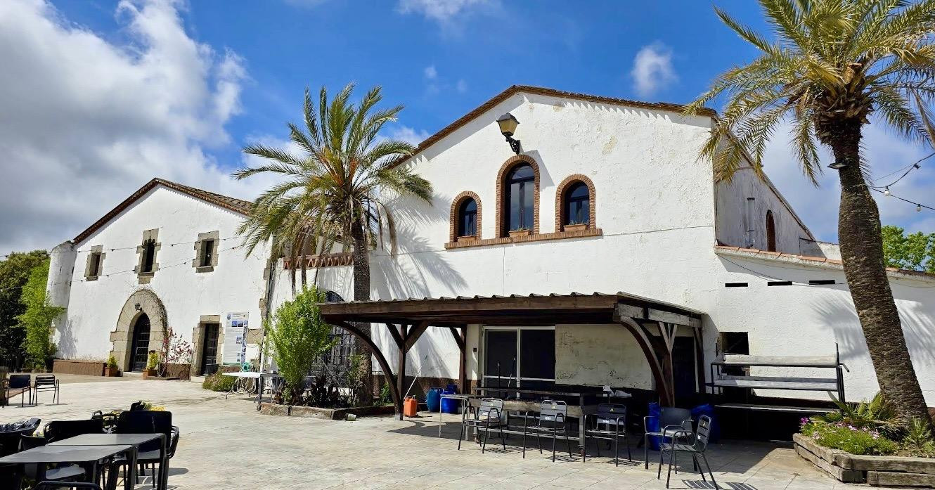 EXCLUSIVA PROPIEDAD EN VENTA EN TORDERA – MASÍA HISTÓRICA CO - foto 2
