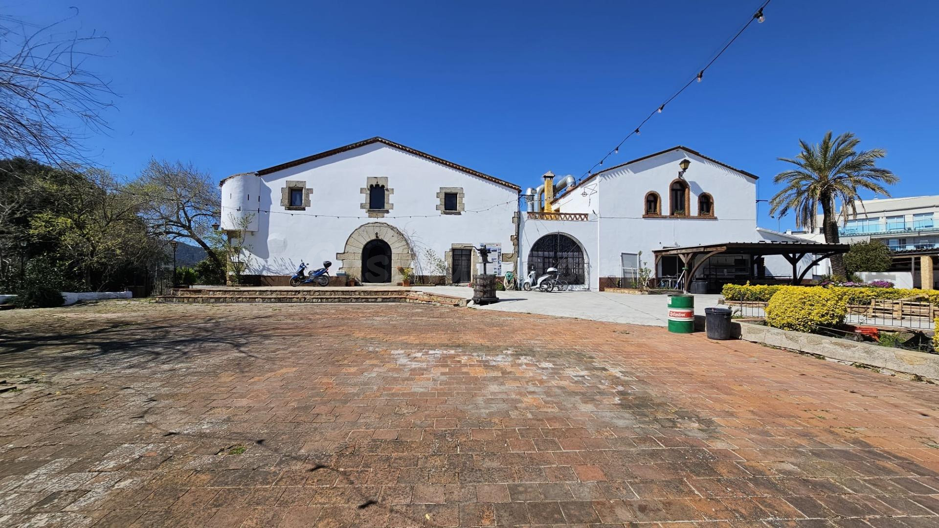 EXCLUSIVA PROPIEDAD EN VENTA EN TORDERA – MASÍA HISTÓRICA CO - foto 3