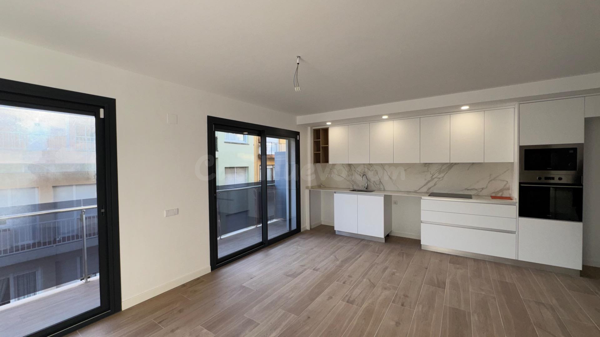 PISO DE OBRA NUEVA A LA VENTA EN PINEDA DE MAR – ACABADOS DE - foto 5