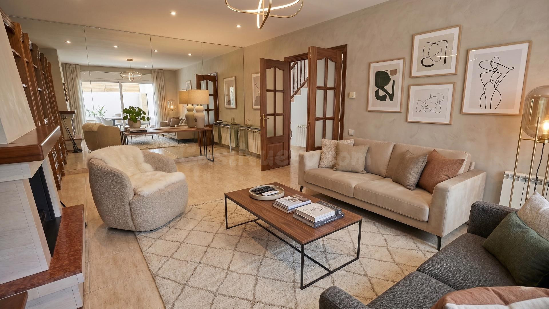 CASA DE 3 PLANTAS CON TERRAZA Y GARAJE A LA VENTA EN POBLE N