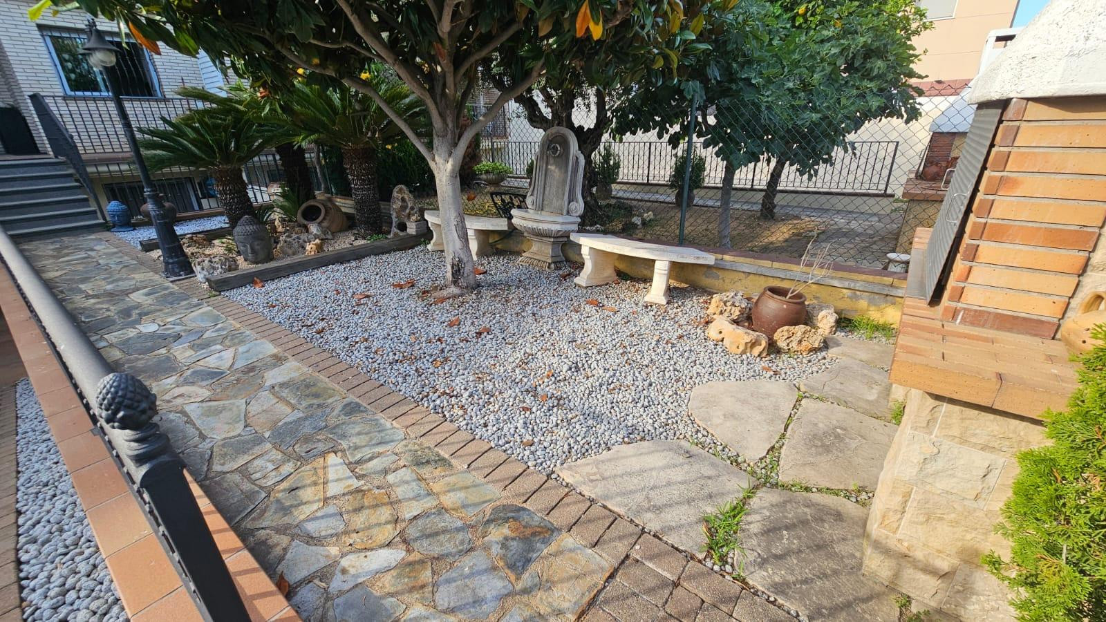 CASA DE 3 PLANTAS CON TERRAZA Y GARAJE A LA VENTA EN POBLE N - foto 4