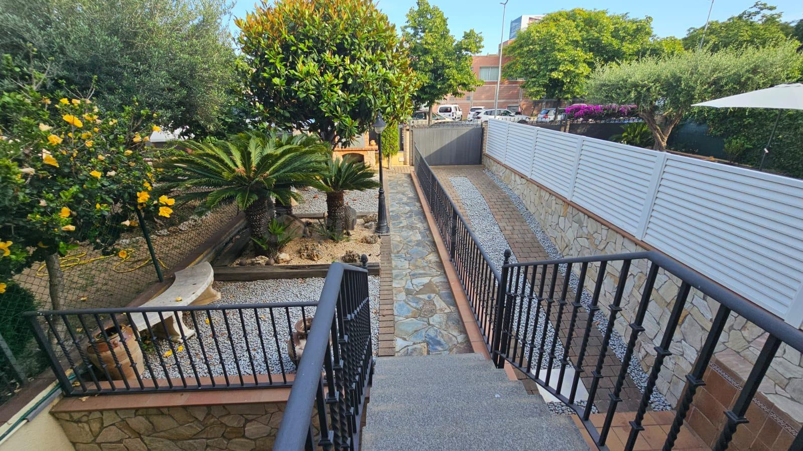 CASA DE 3 PLANTAS CON TERRAZA Y GARAJE A LA VENTA EN POBLE N - foto 5
