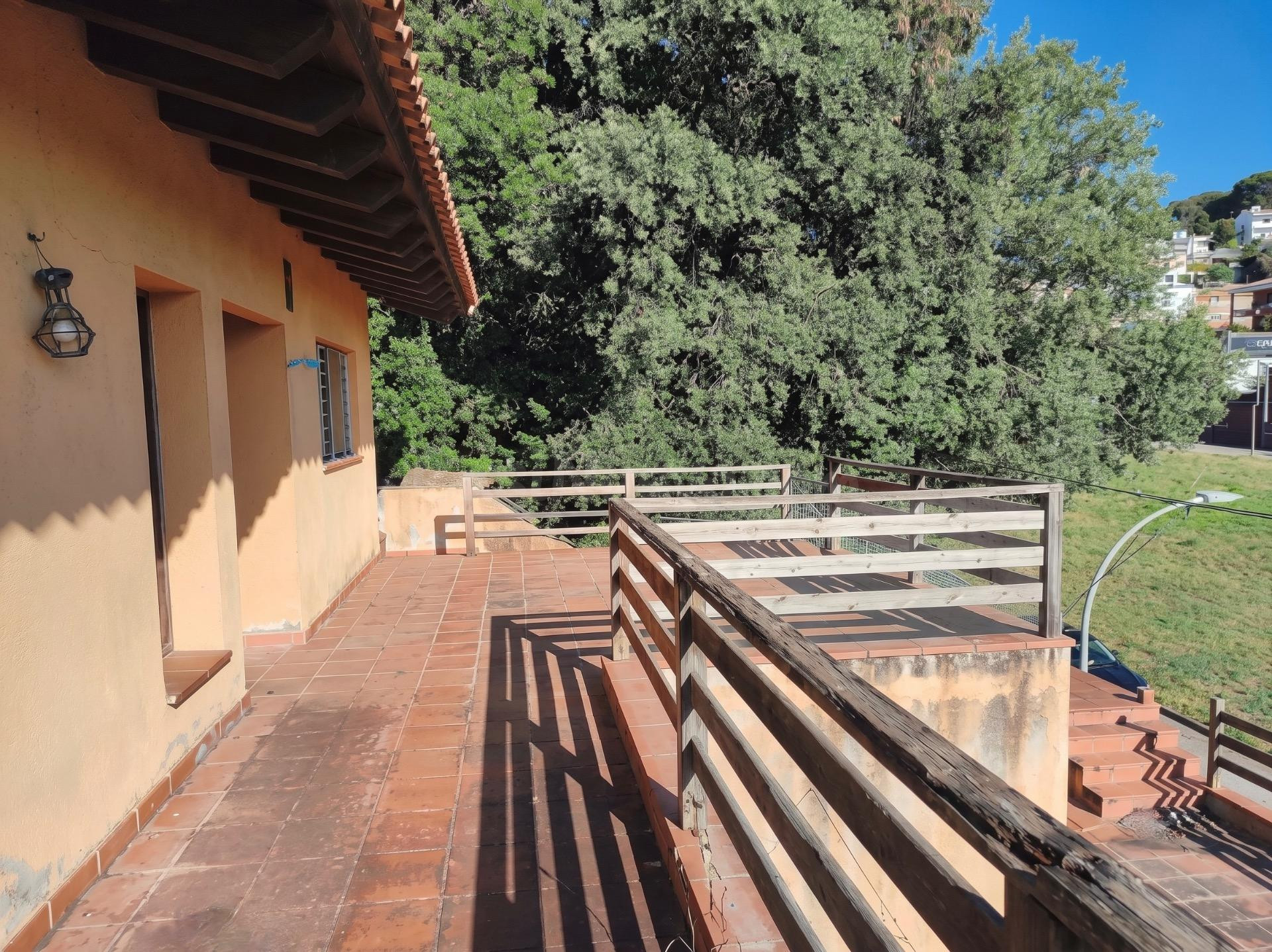 CHALET EXCLUSIVO CON JARDÍN Y GARAJE A LA VENTA EN SANTA MAR - foto 5