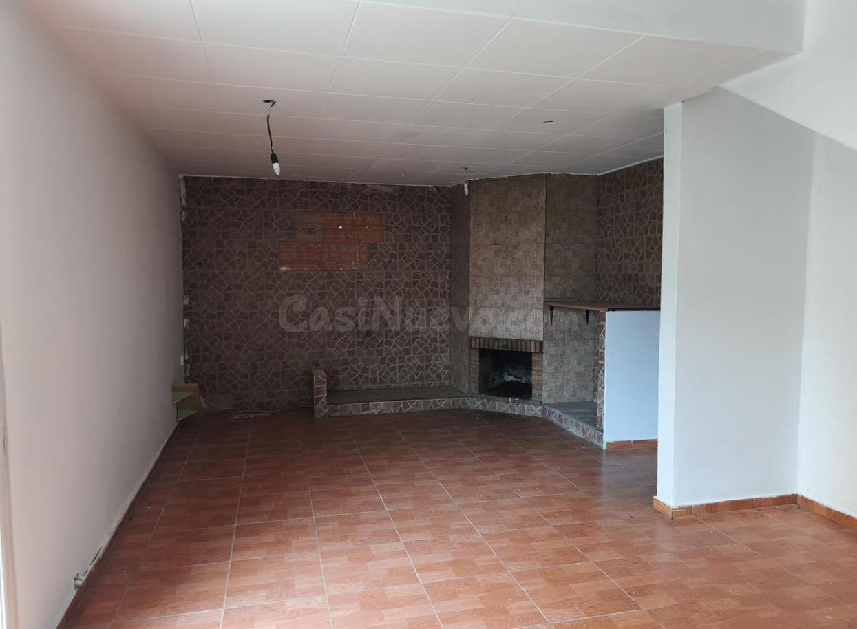 CHALET CON AMPLIO PATIO A LA VENTA EN RIELLS I VIABREA - foto 3