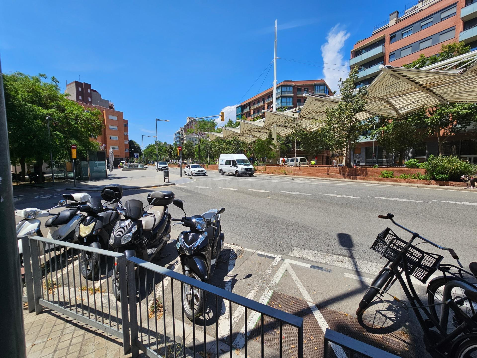 GRAN OPORTUNIDAD, LOCAL COMERCIAL EN VENTA EN EL CLOT, BARCE - foto 5
