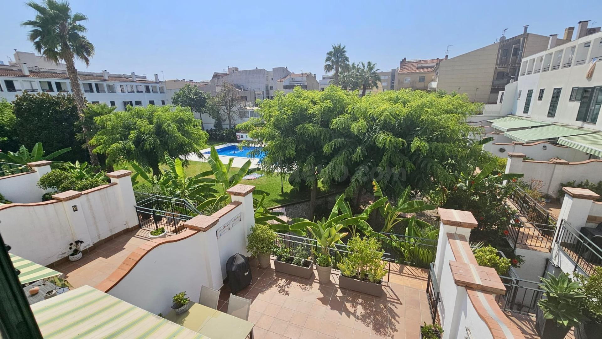 CASA EN EL CENTRO DE CALELLA CON ESPECTACULAR ZONA COMUNITAR - foto 3