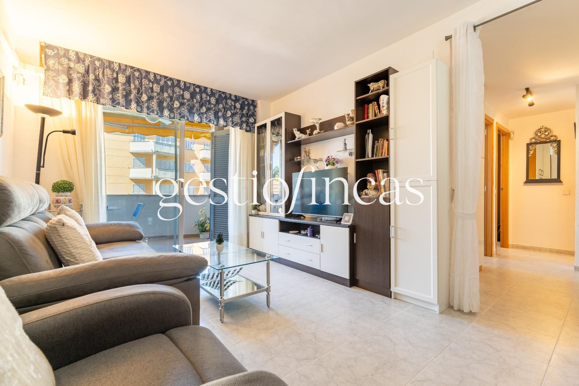 Bonito apartamento con terraza y piscina en zona Regueral, a - foto 2