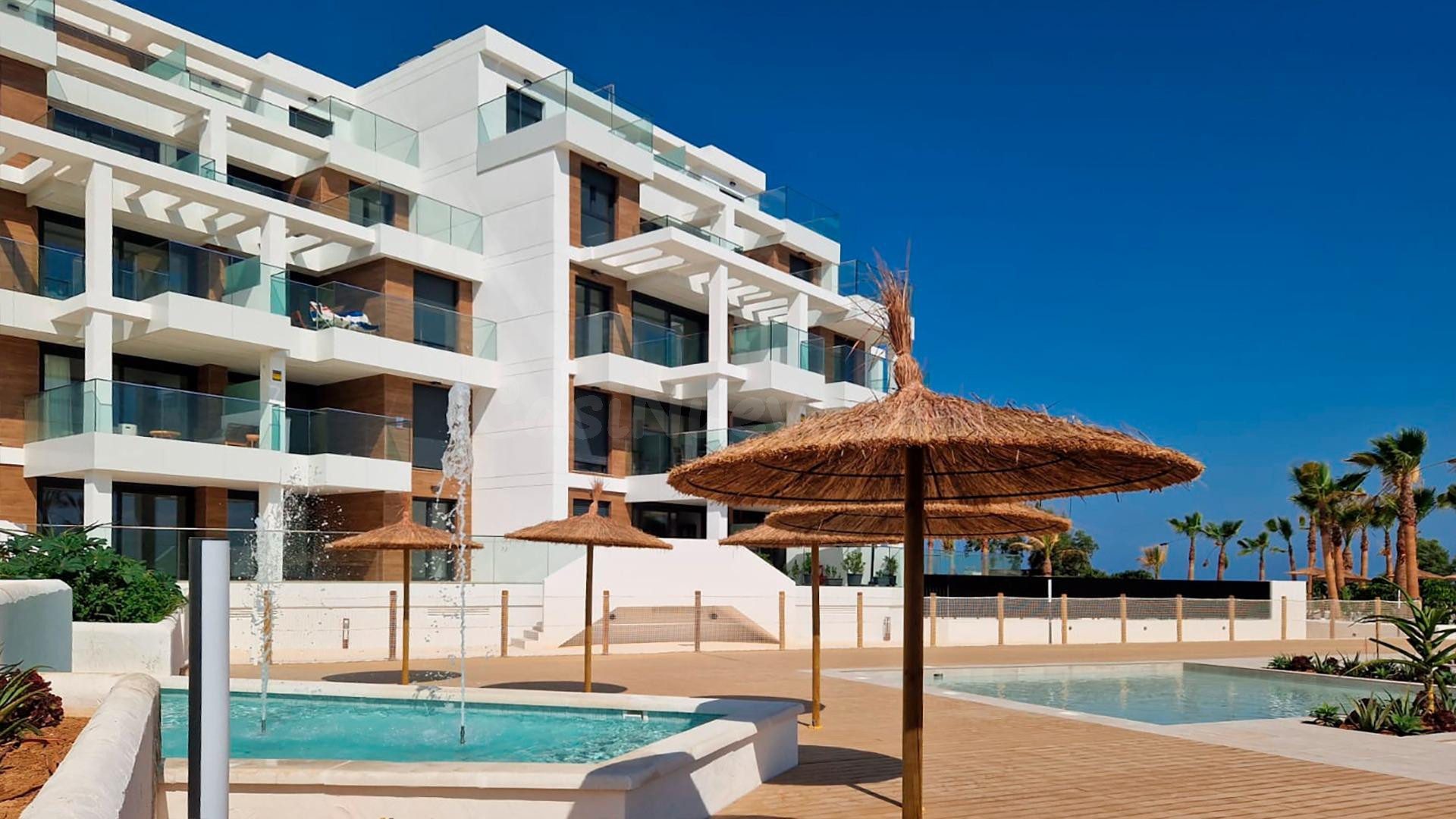Vive el Paraíso en Residencial L'Estanyó: Primer Línea de Pl