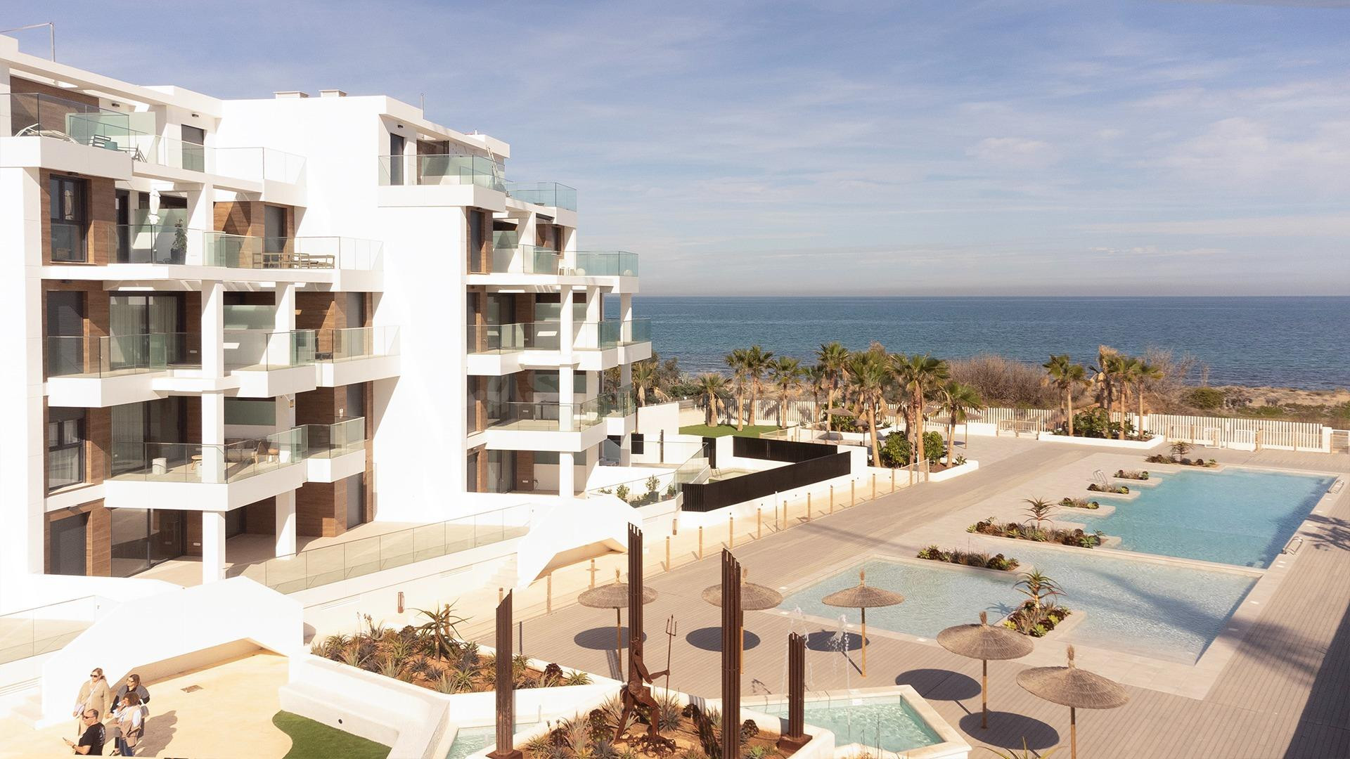 Vive el Paraíso en Residencial L'Estanyó: Primer Línea de Pl - foto 2