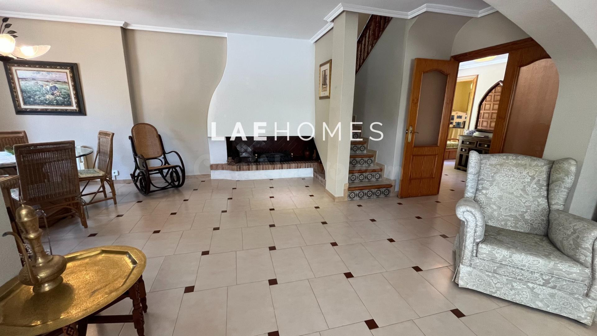 Chalet en venta con piscina en Mutxamel - foto 4