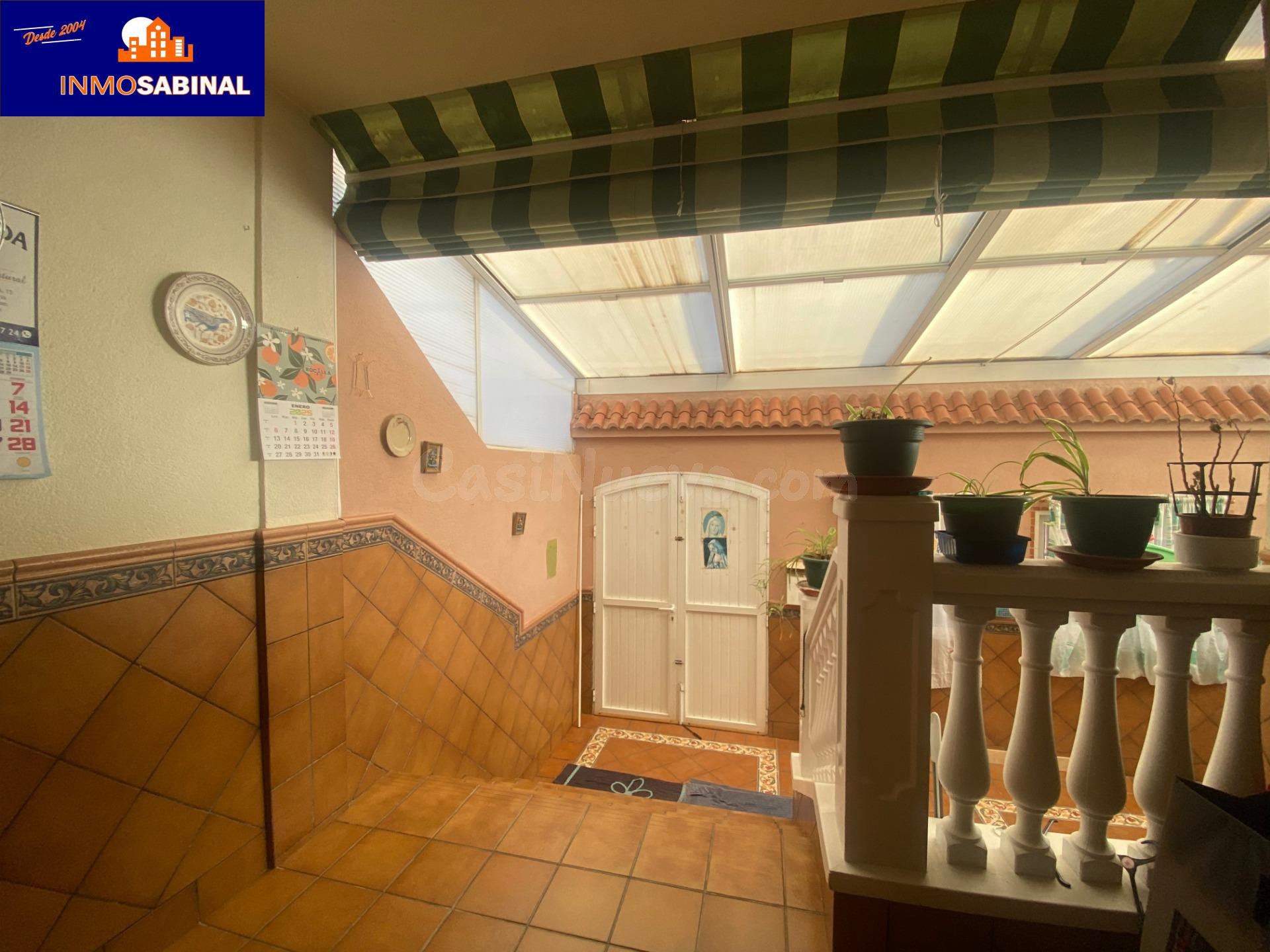 GRAN TRIPLEX DE 4 DORMITORIOS, 3 BAÑOS, AMPLIO GARAJE, PORCH - foto 3