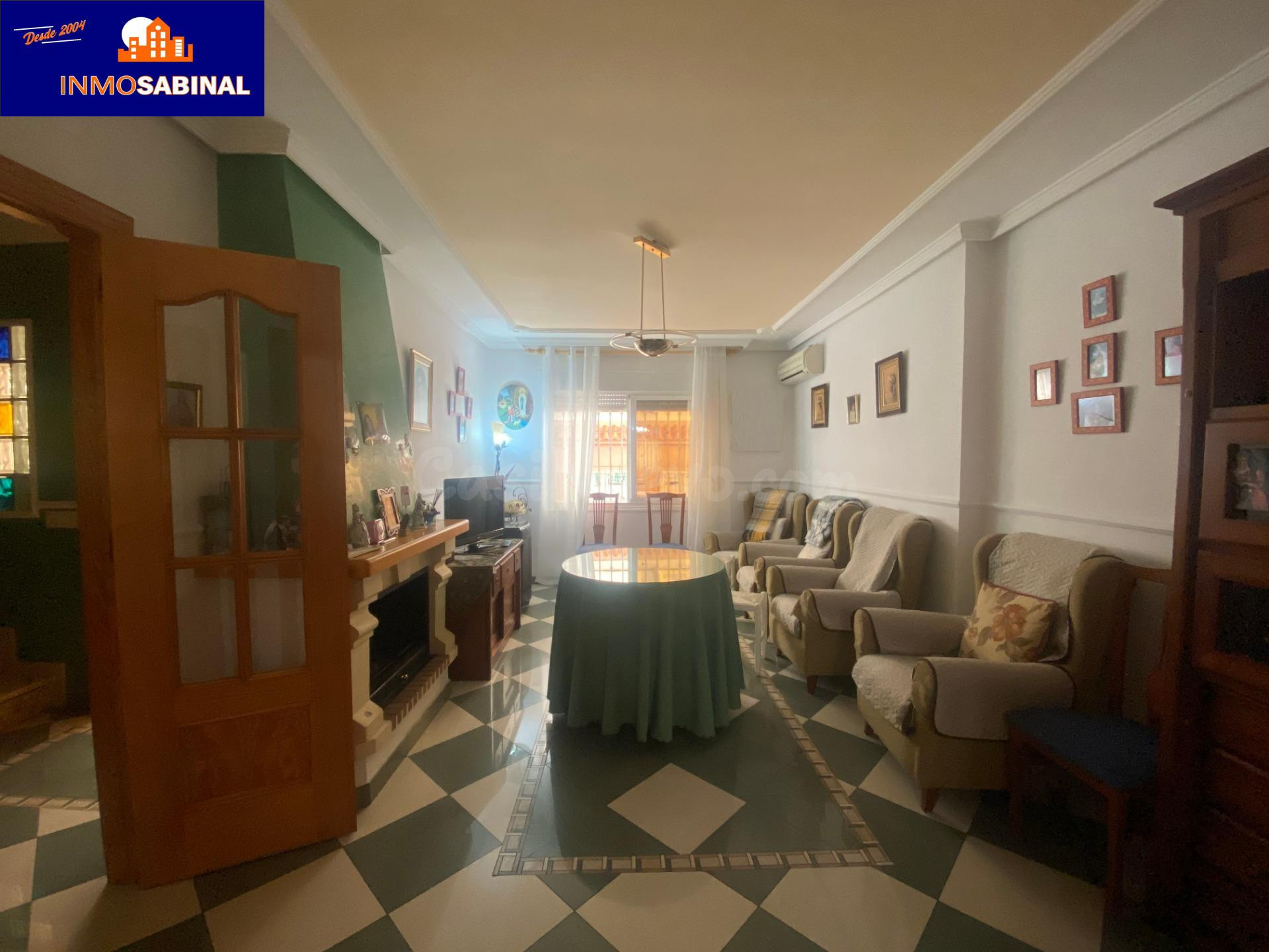 GRAN TRIPLEX DE 4 DORMITORIOS, 3 BAÑOS, AMPLIO GARAJE, PORCH - foto 4