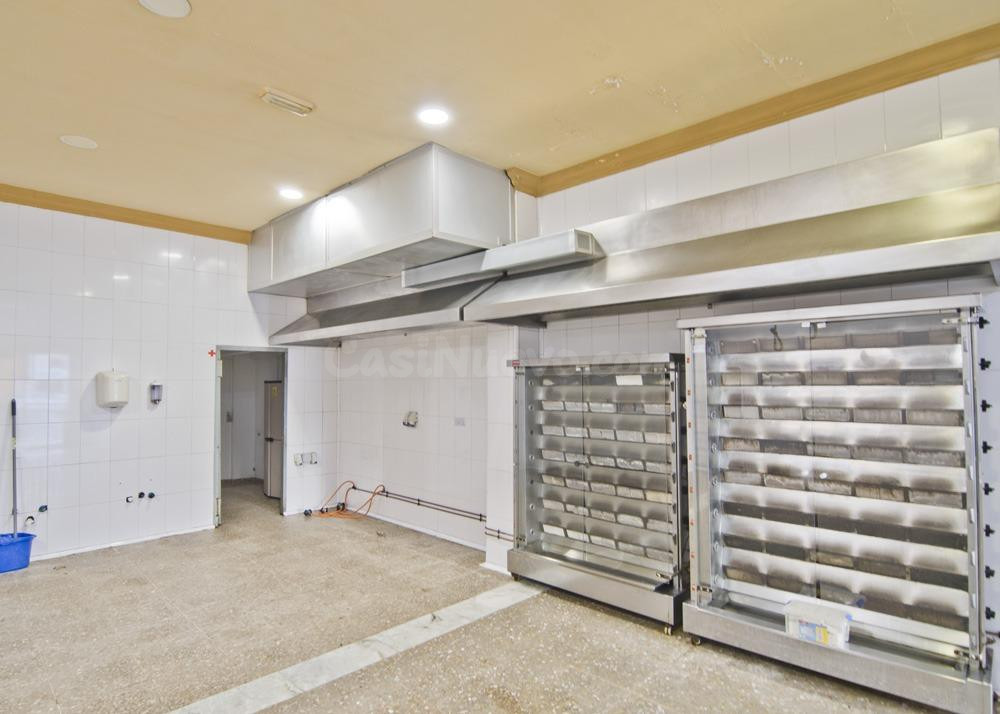 Local Comercial en Motril: Oportunidad Ideal para Tu Negocio - foto 2
