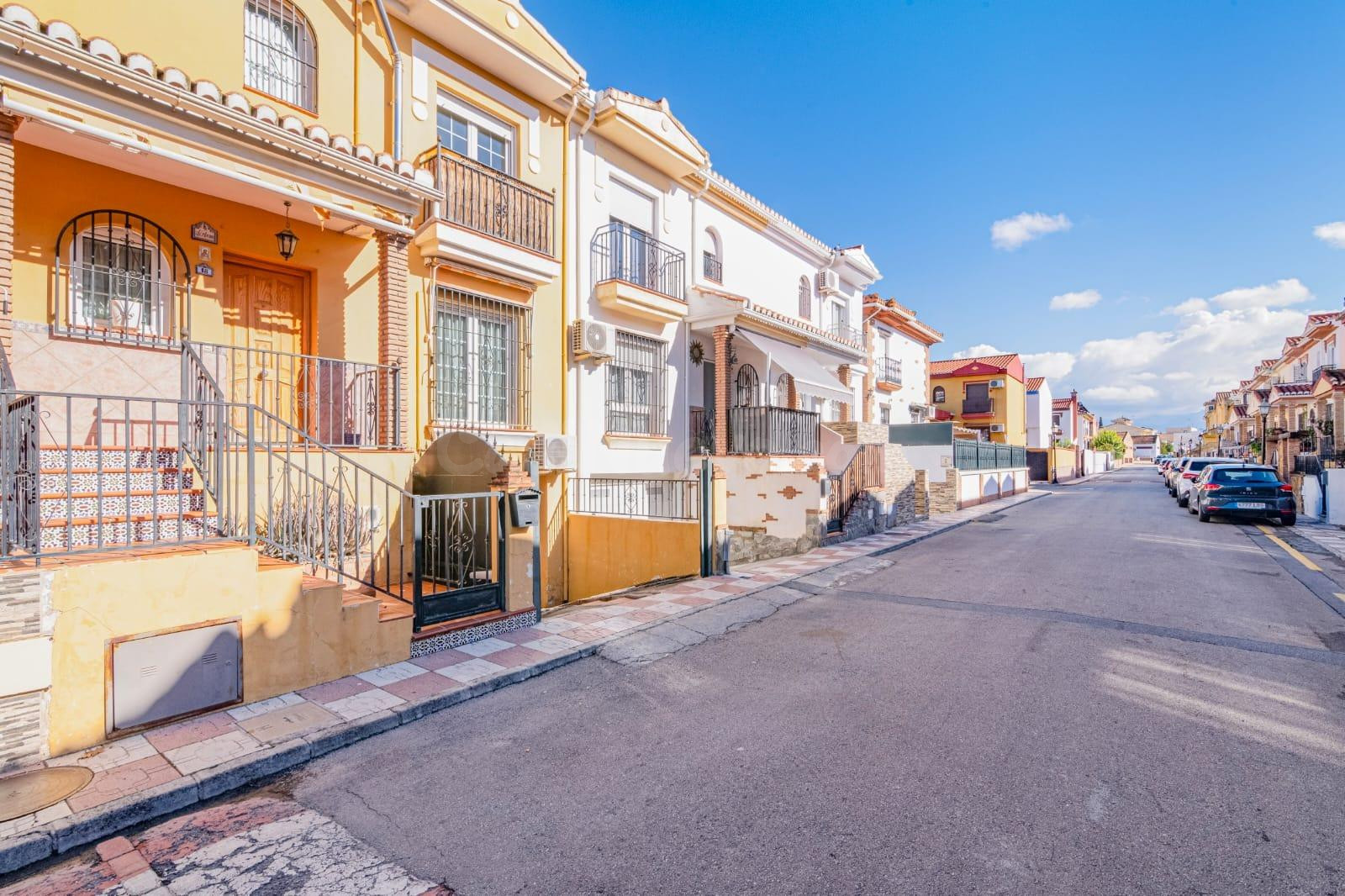 Preciosa casa en Cullar Vega - foto 4