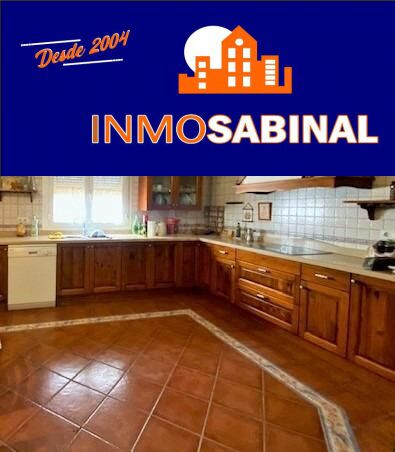 Amplio CHALET-Adosado en Roquetas de Mar, Ideal para Reforma