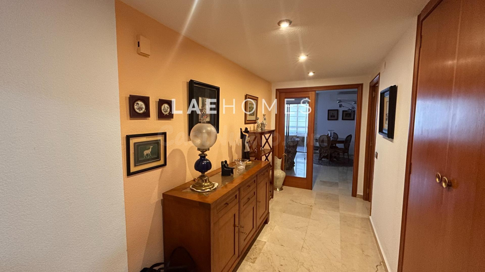 Piso en alquiler en Alicante centro con garaje - foto 3
