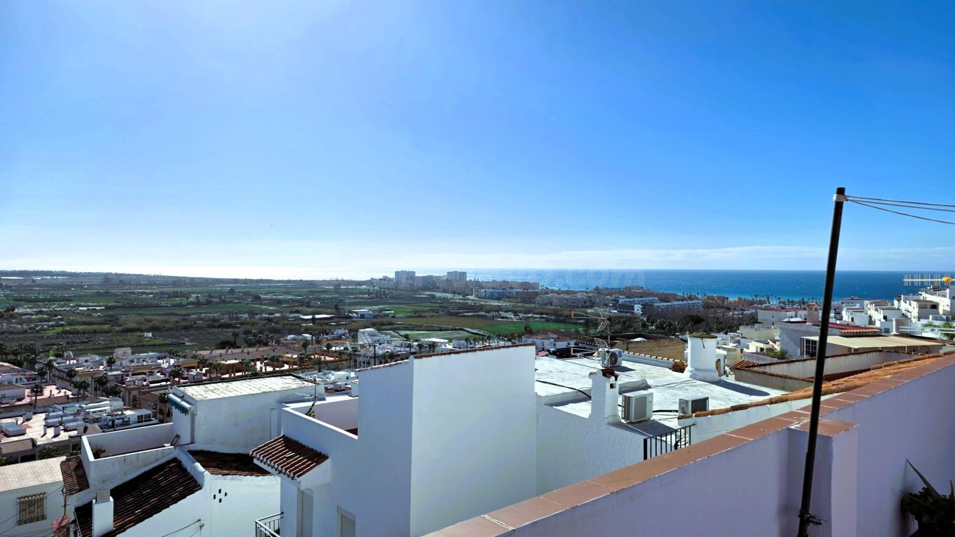 Encanto y vistas infinitas en el centro histórico de Salobre