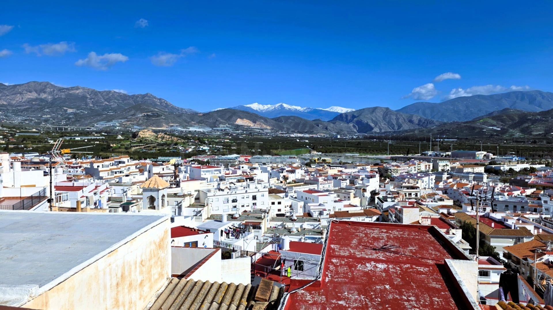Encanto y vistas infinitas en el centro histórico de Salobre - foto 3