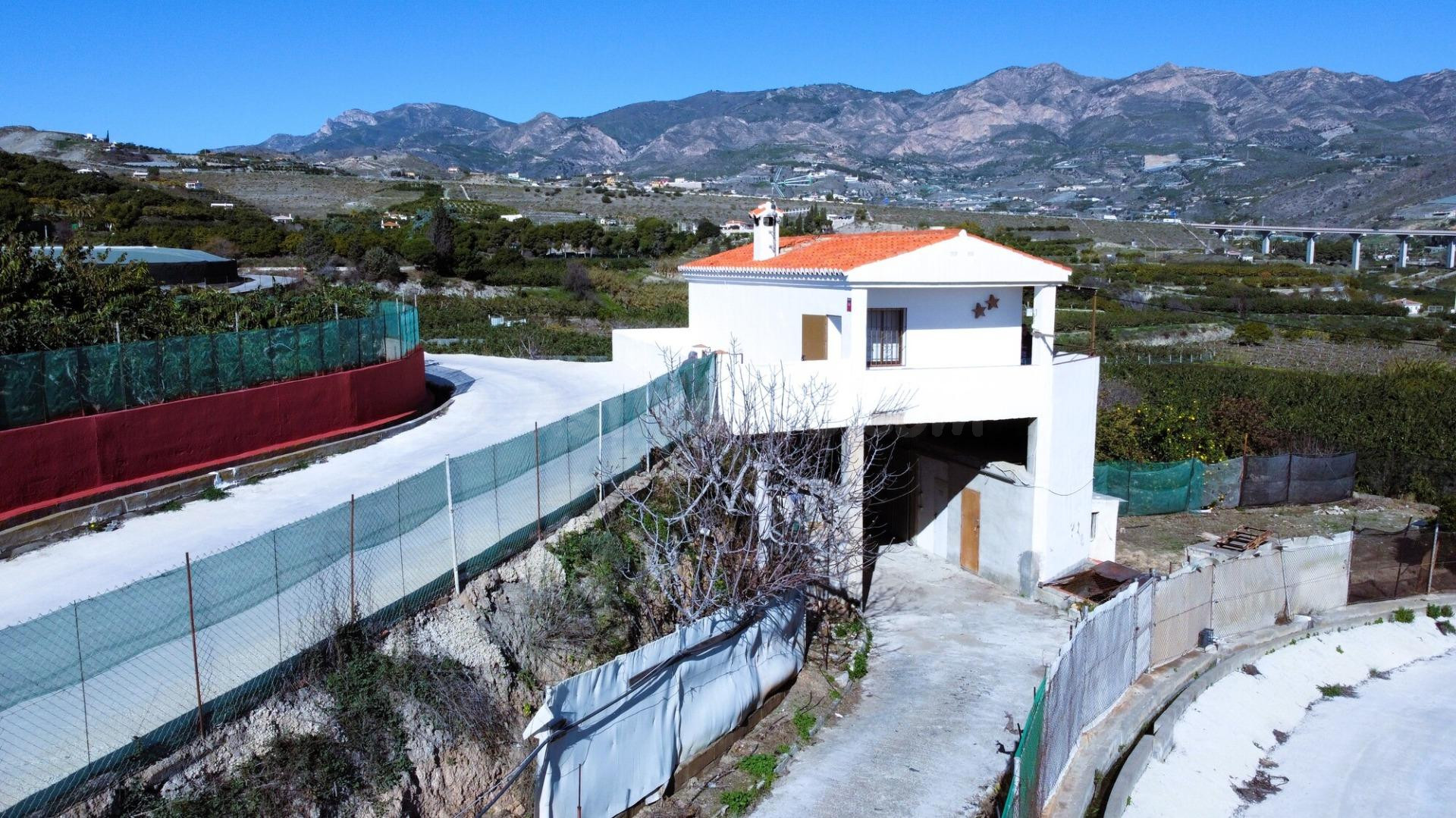 Finca Rústica con Vistas Panorámicas y Alto Potencial Produc - foto 2