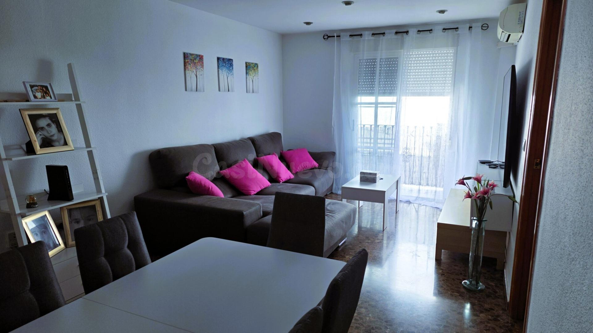 Luminoso piso exterior de 96 m2 en Salobreña – Calle peatona