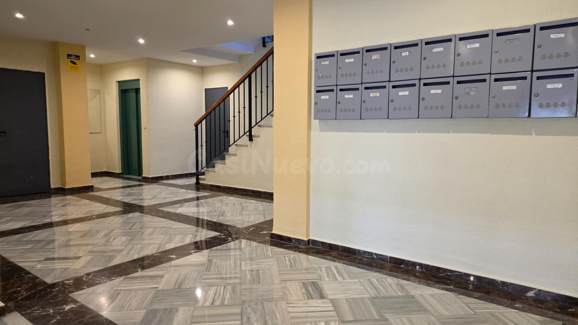 Luminoso piso exterior de 96 m2 en Salobreña – Calle peatona - foto 2