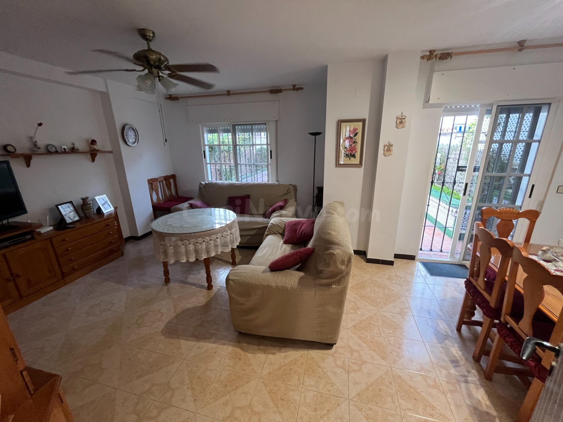 CHALET ADOSADO EN SALOBREÑA PLAYA, URB. PRIVADA CON PISCINA  - foto 4