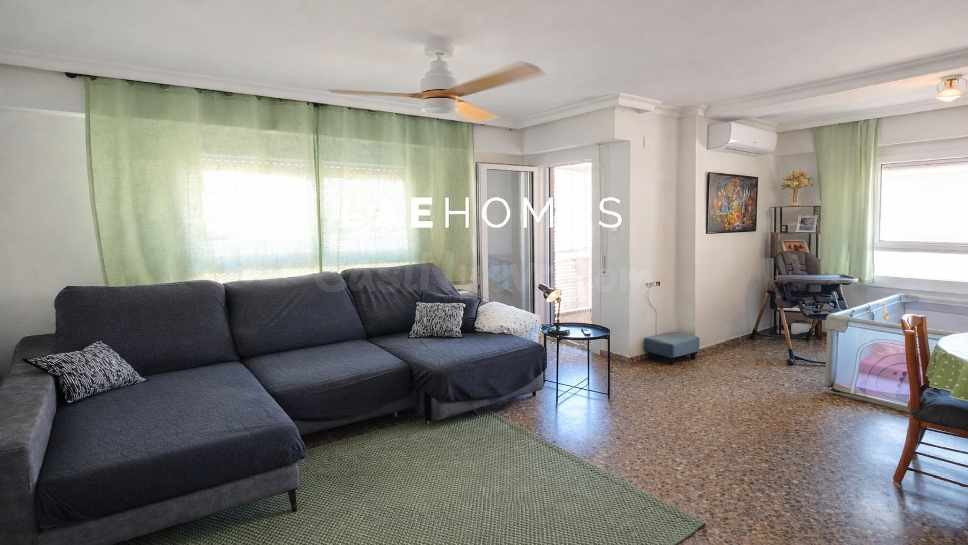 Amplia vivienda en venta en Alcoy con terraza - foto 3