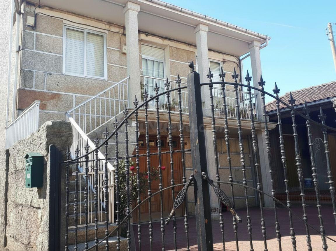 Amplia Casa con Terreno en Os Blancos, Couto - Oportunidad Ú