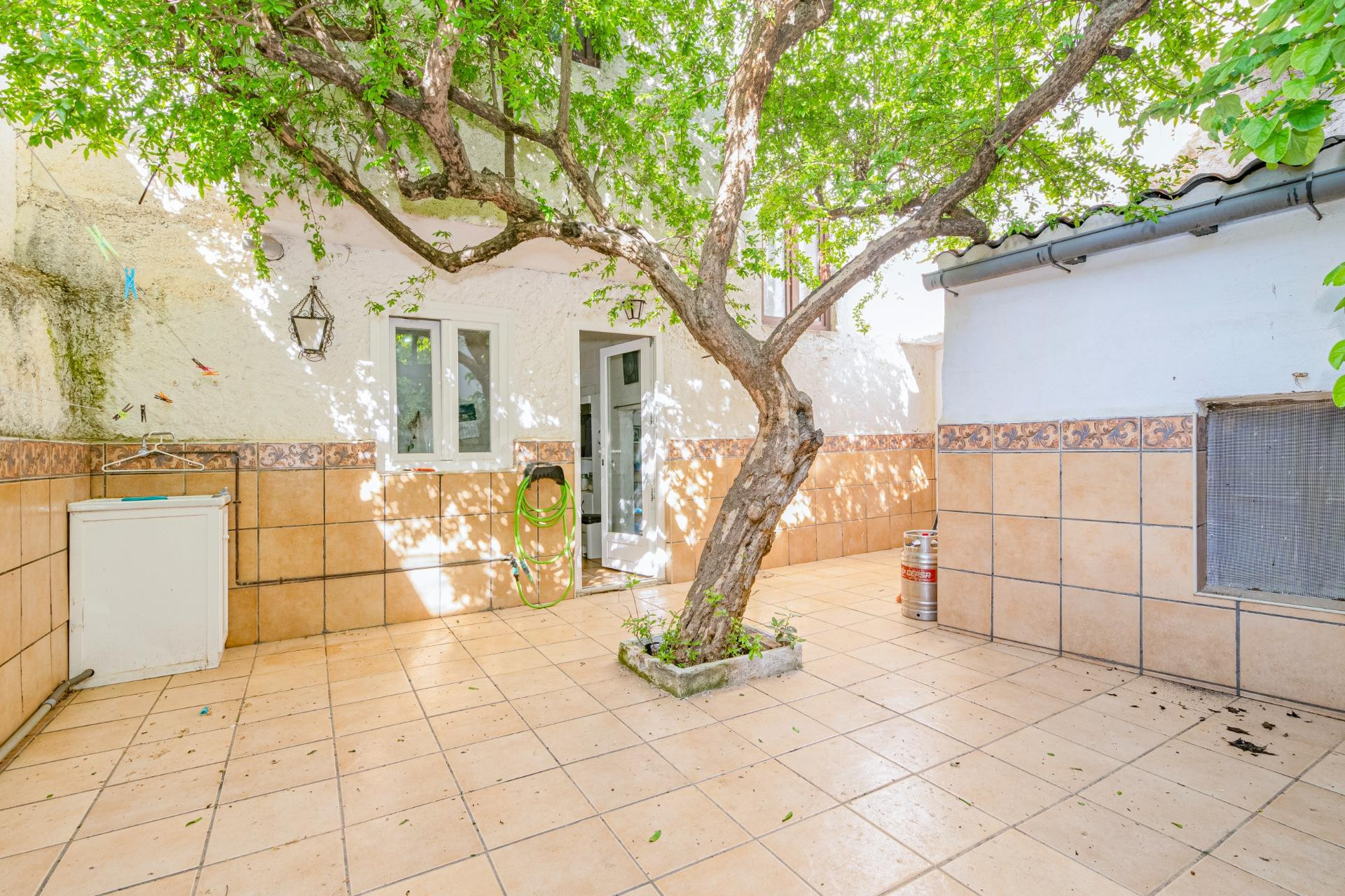 Casa de pueblo en el corazón de Cúllar Vega (Plaza de la Con