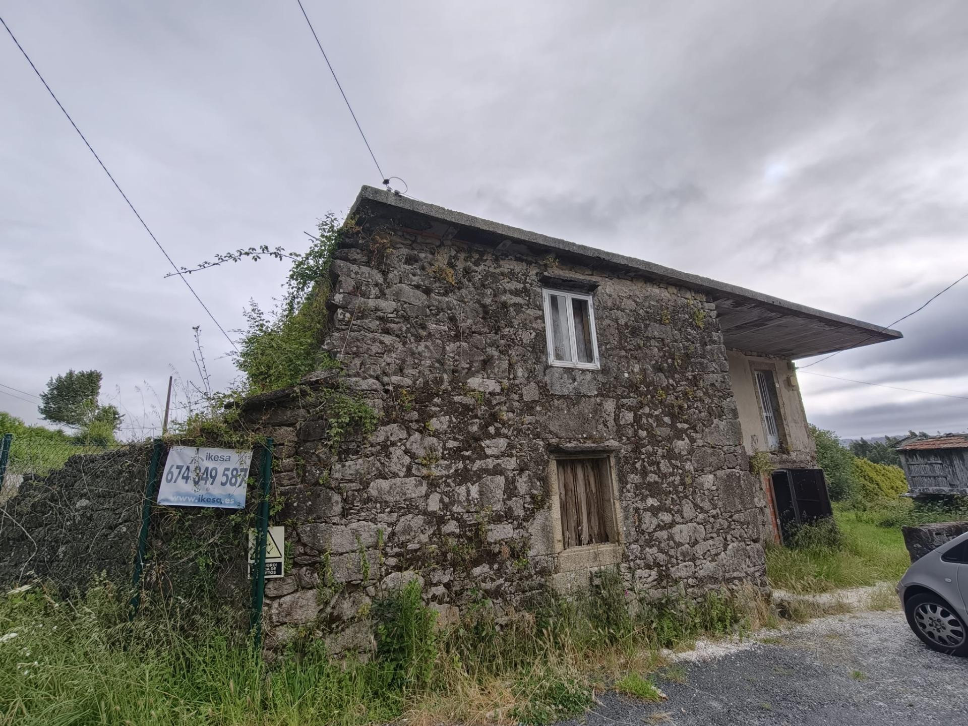 CASA RURAL a Reformar en ESCARIZ, LA ESTRADA.