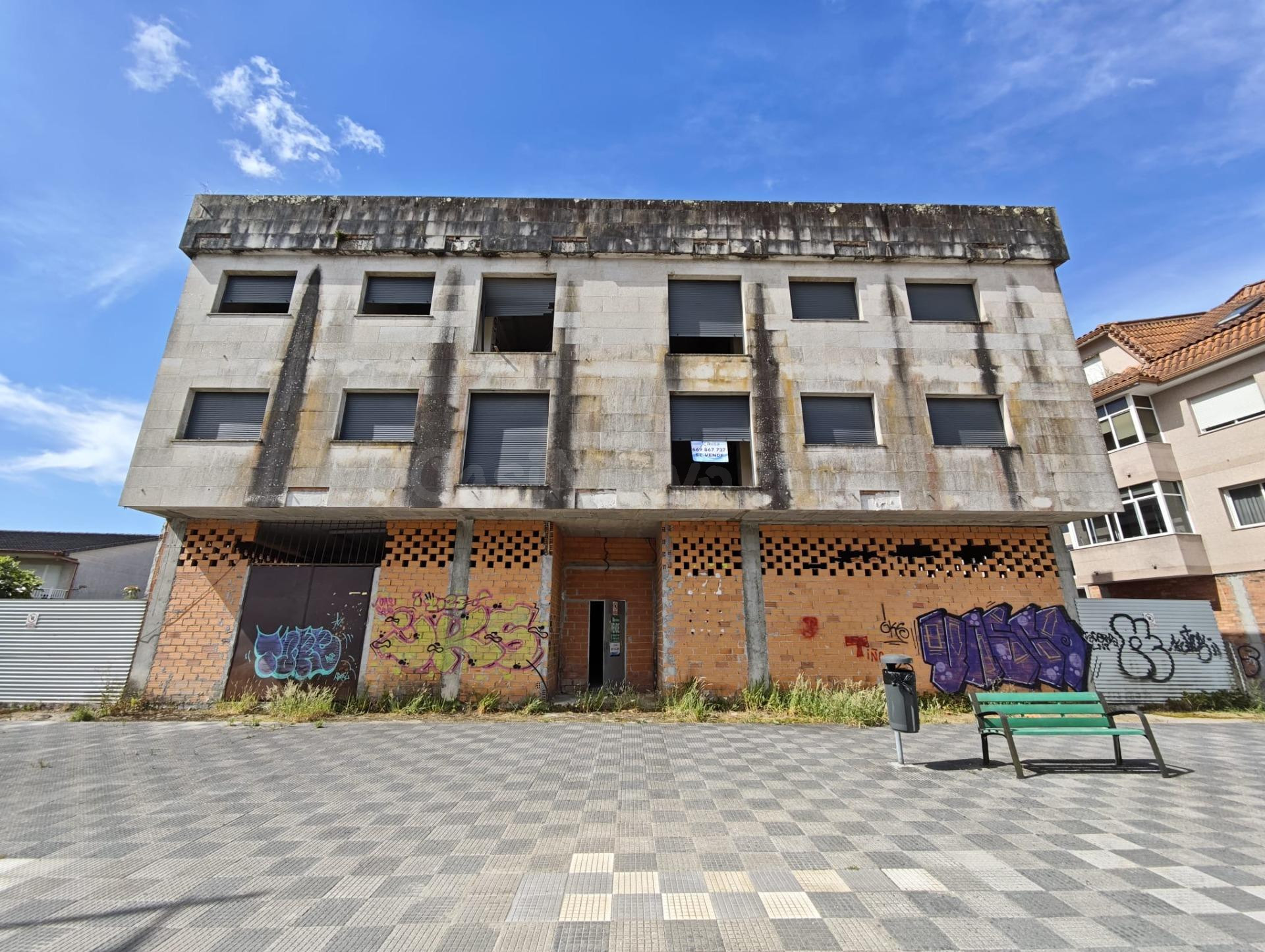 OBRA PARADA en PORRIÑO - foto 2