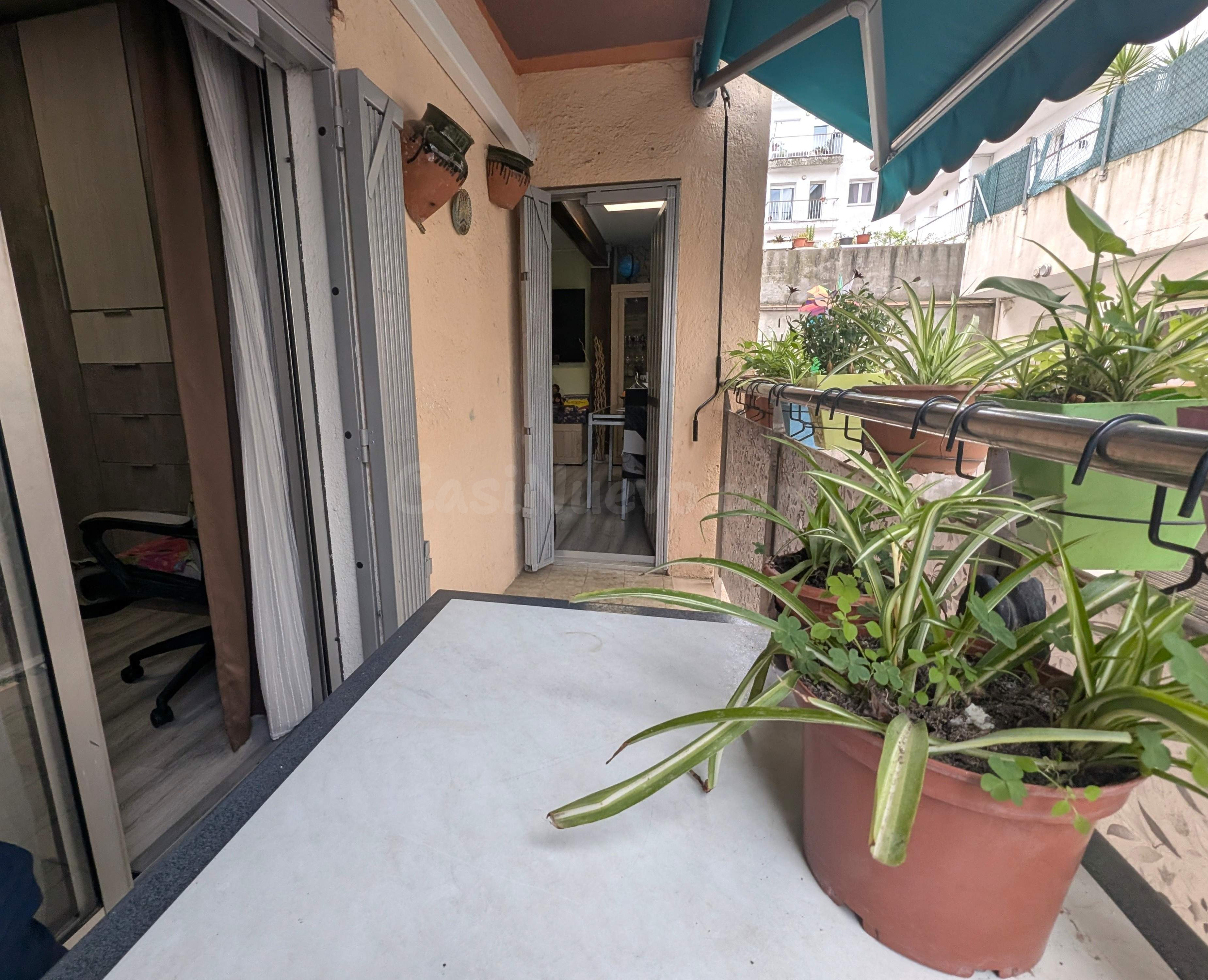 Disfruta del Mediterráneo: piso en Blanes con balcón y pisci - foto 5