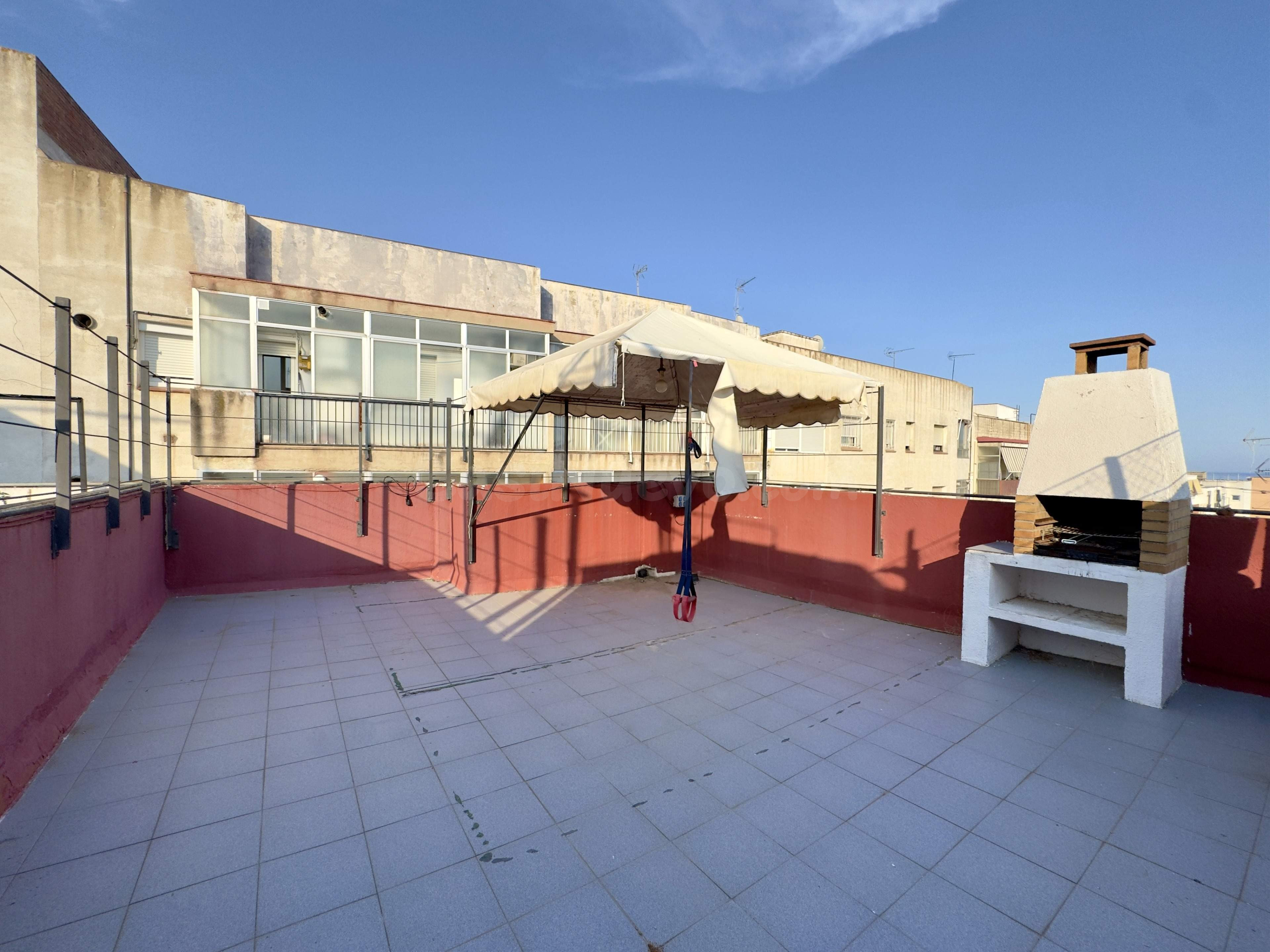 AMPLIO PISO DE 4 habitaciones, LUMINOSO Y CON UNA TERRAZA ES - foto 2