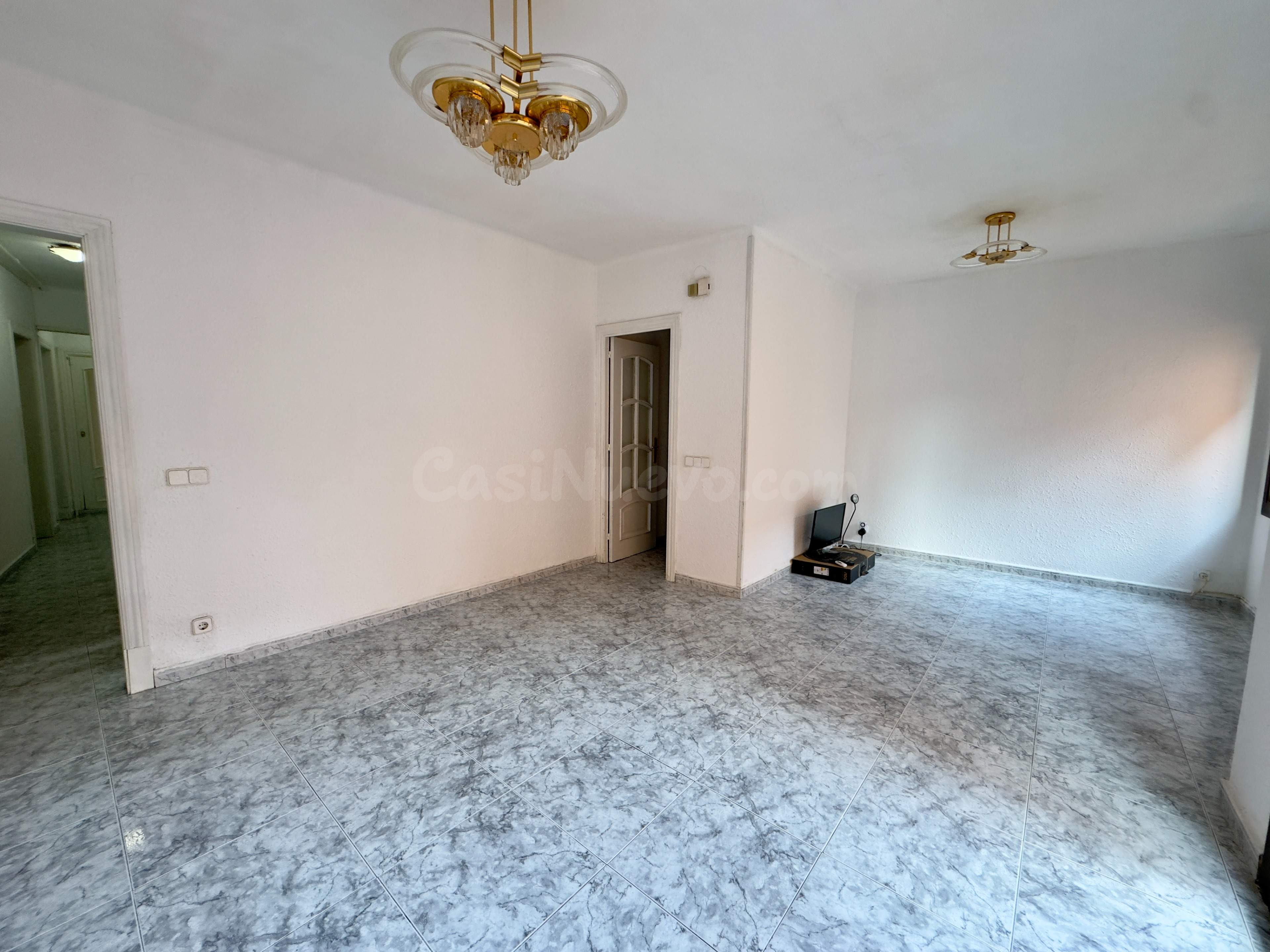 AMPLIO PISO DE 4 habitaciones, LUMINOSO Y CON UNA TERRAZA ES - foto 4