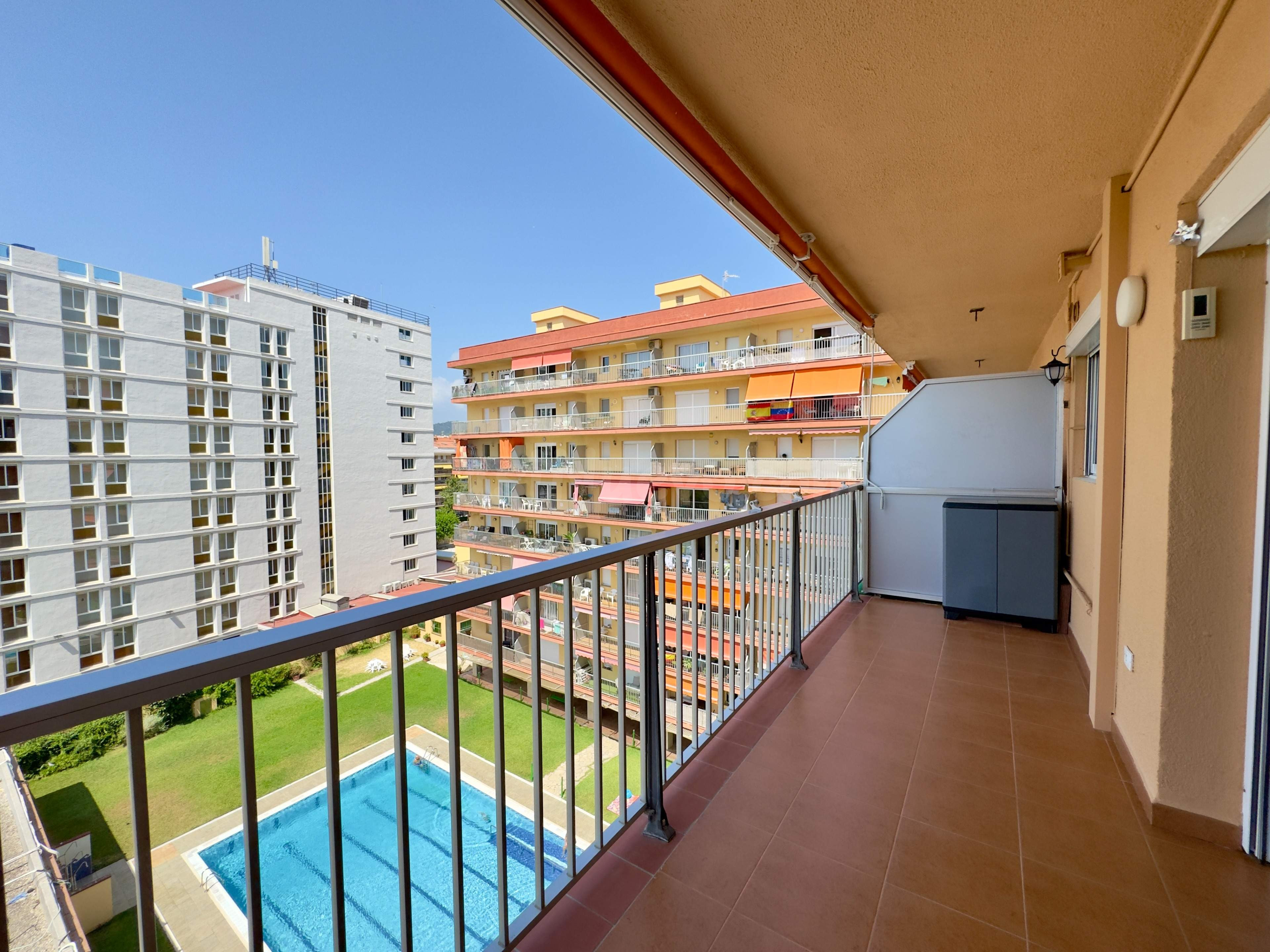 LUMINOSO PISO CON PISCINA Y VISTAS AL MAR EN EL PASEO MARÍTI - foto 3