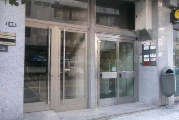 OFICINA EN PLENO CENTRO DE VIGO – LUMINOSA Y LISTA PARA ENTR