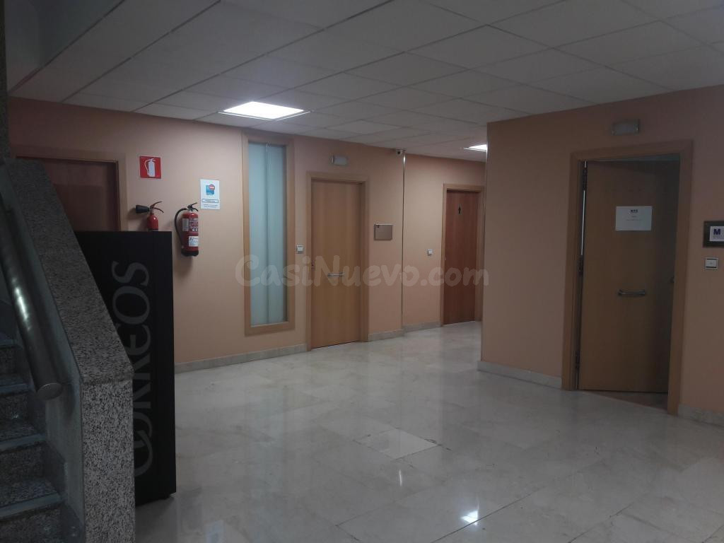 OFICINA EN PLENO CENTRO DE VIGO – LUMINOSA Y LISTA PARA ENTR - foto 4