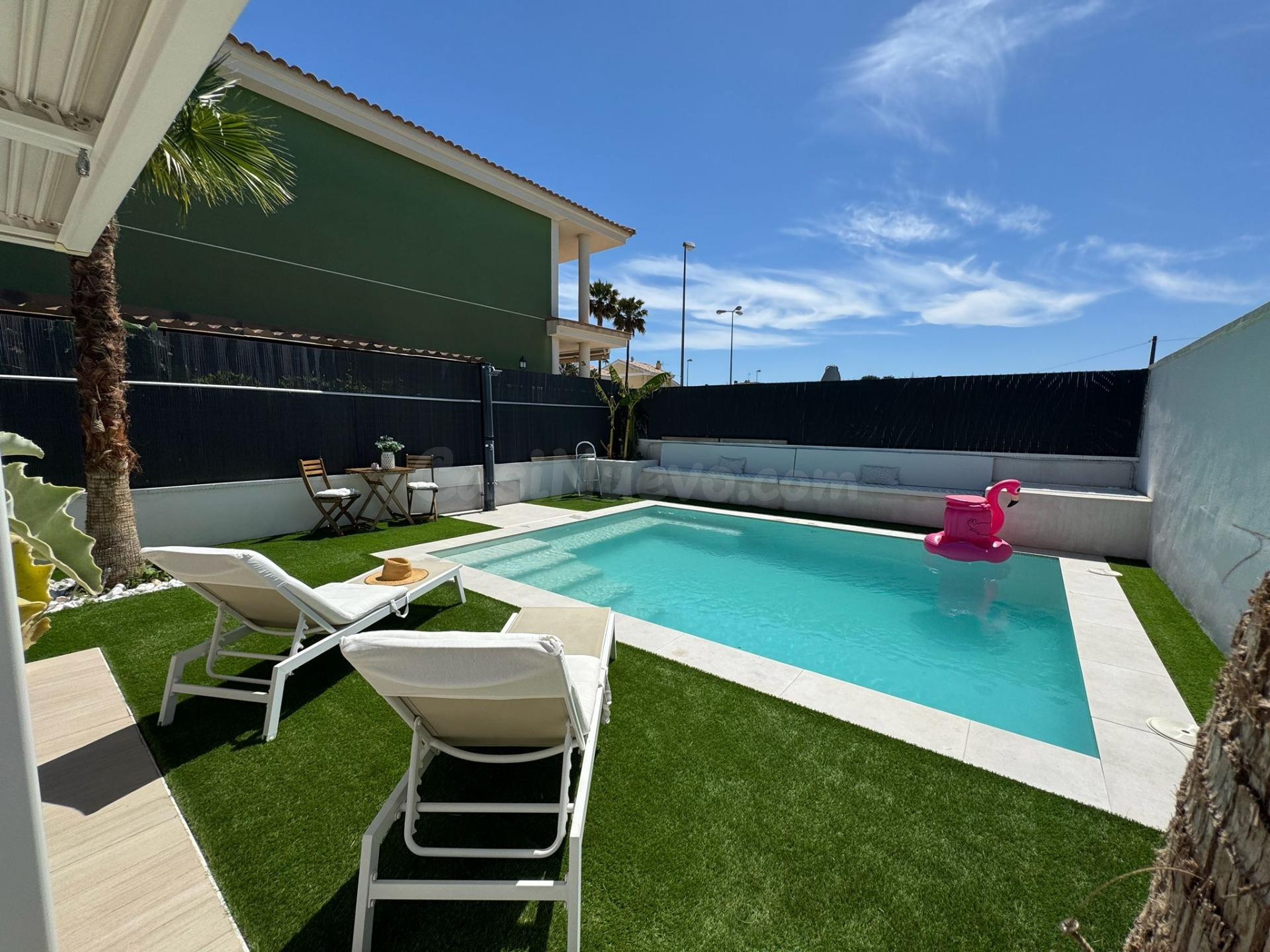 CHALET PAREADO CON PISCINA PRIVADA EN LOS OLIVOS