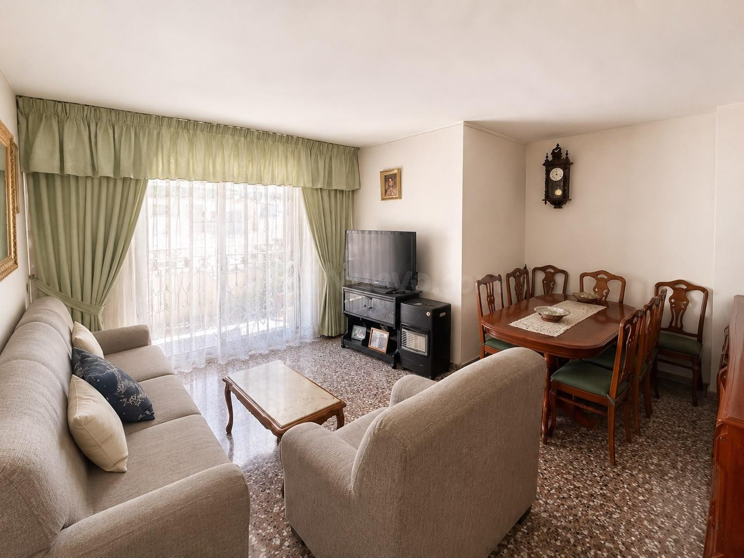 Amplia vivienda de 4 dormitorios con garaje en Patiño (Murci - foto 2